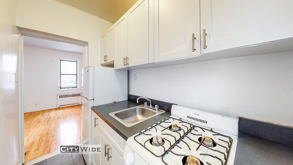 410 East 75th Street - Photo 2