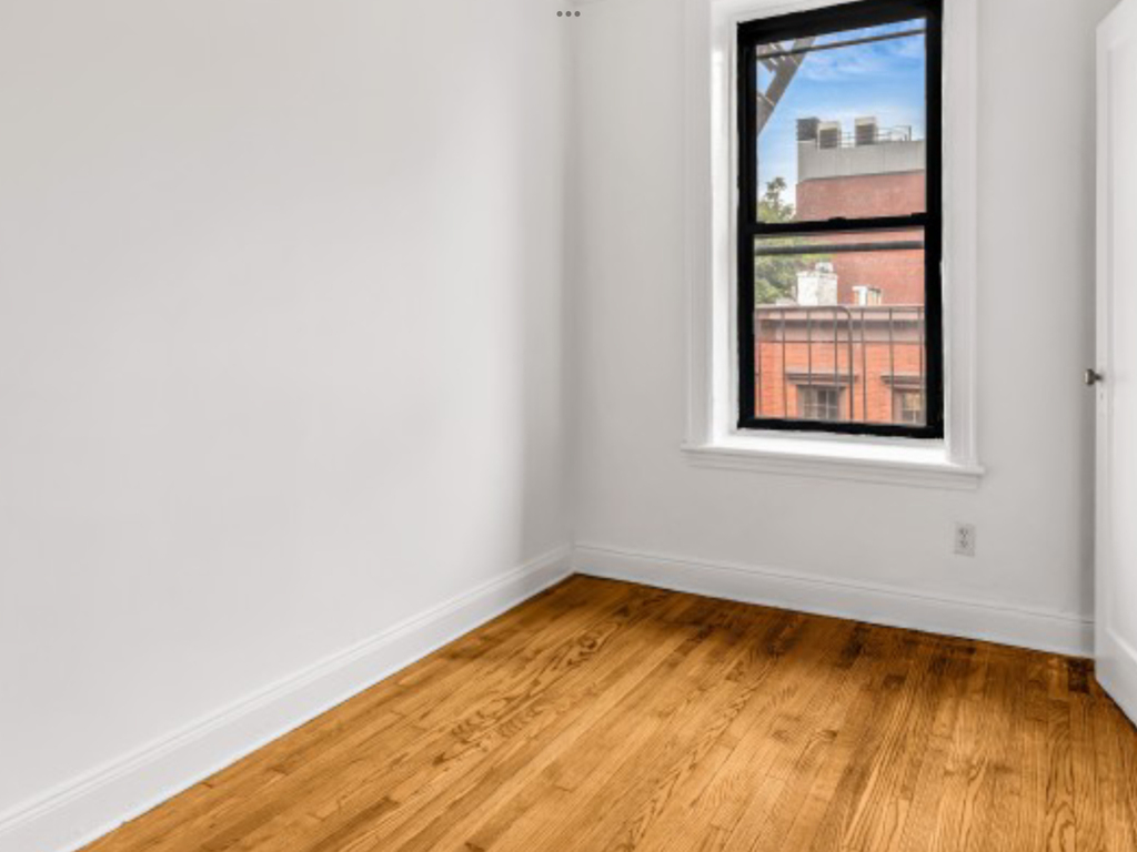 10th street & 3rd avenue  - Photo 2