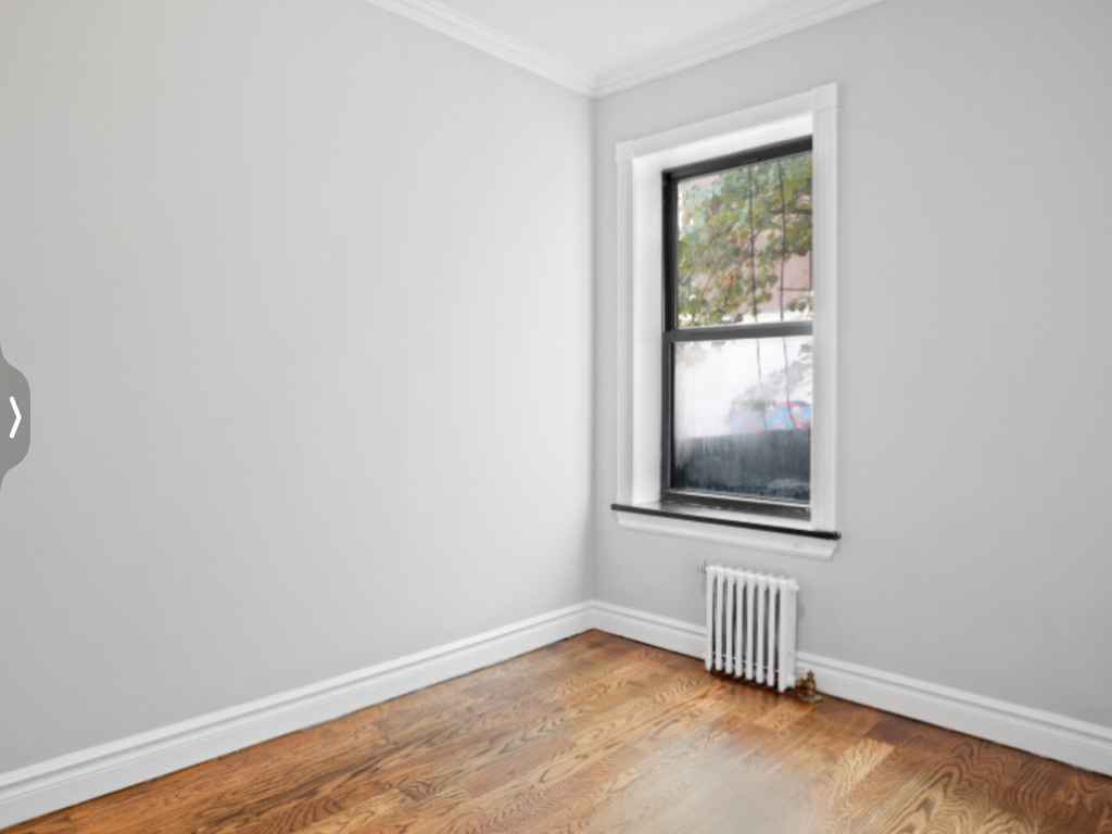 10th street & 3rd avenue  - Photo 9