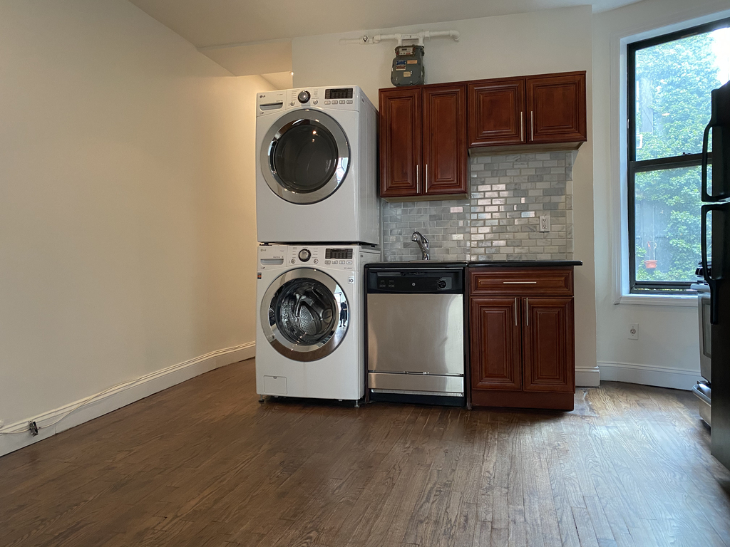 215 East 4th Street - Photo 1