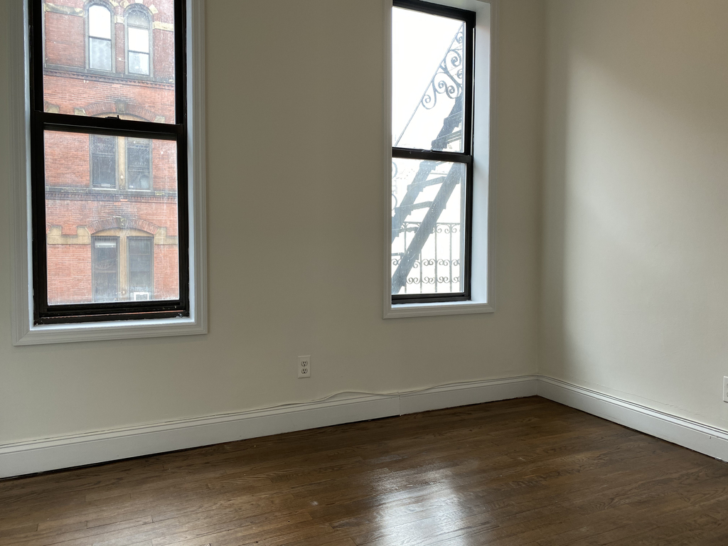 215 East 4th Street - Photo 4