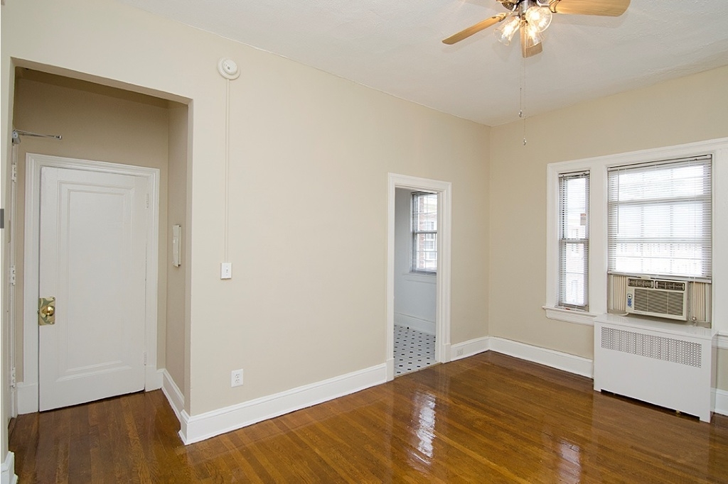 2700 Q Street, Nw - Photo 17