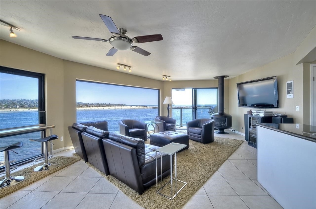 2595 Ocean Front Walk - Photo 2