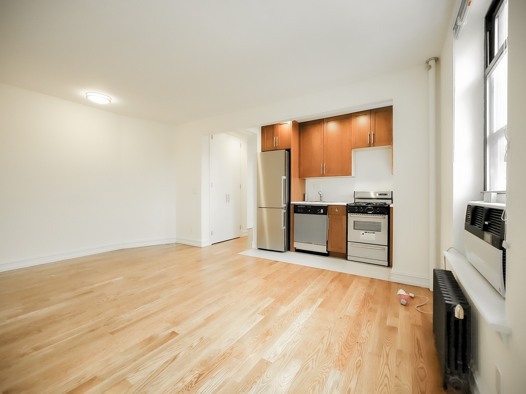 310 East 19th Street - Photo 2