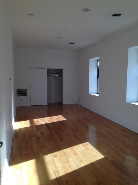 ~~~A rare sun-drenched Loft like extra large studio in a luxury Building in Tribeca~~~  - Photo 2