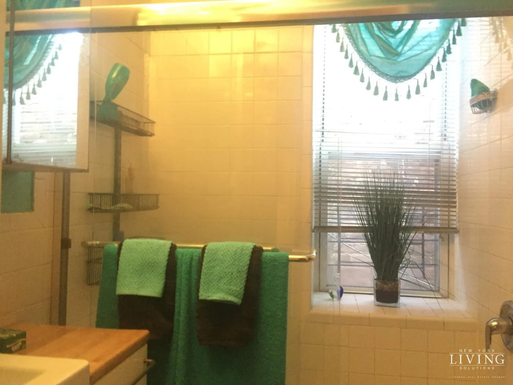 660 Carroll Street - Photo 6