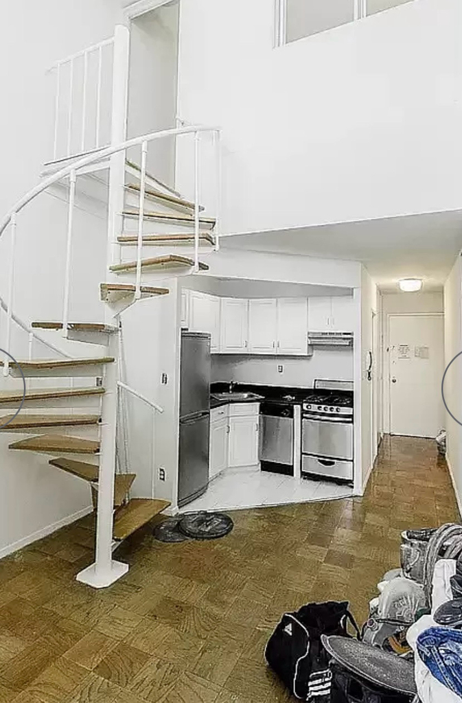 220 East 24th Street - Photo 1