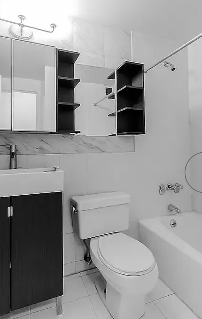 220 East 24th Street - Photo 4