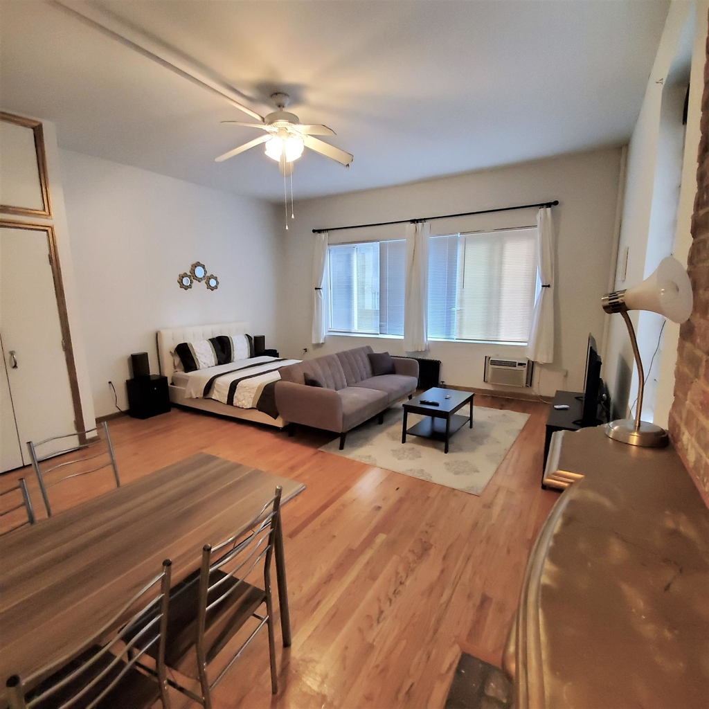 255 W 55th St - Photo 2