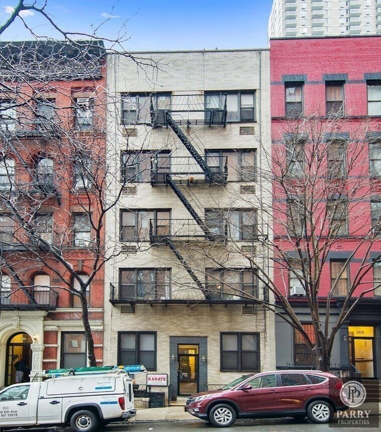 210 East 90th Street - Photo 5