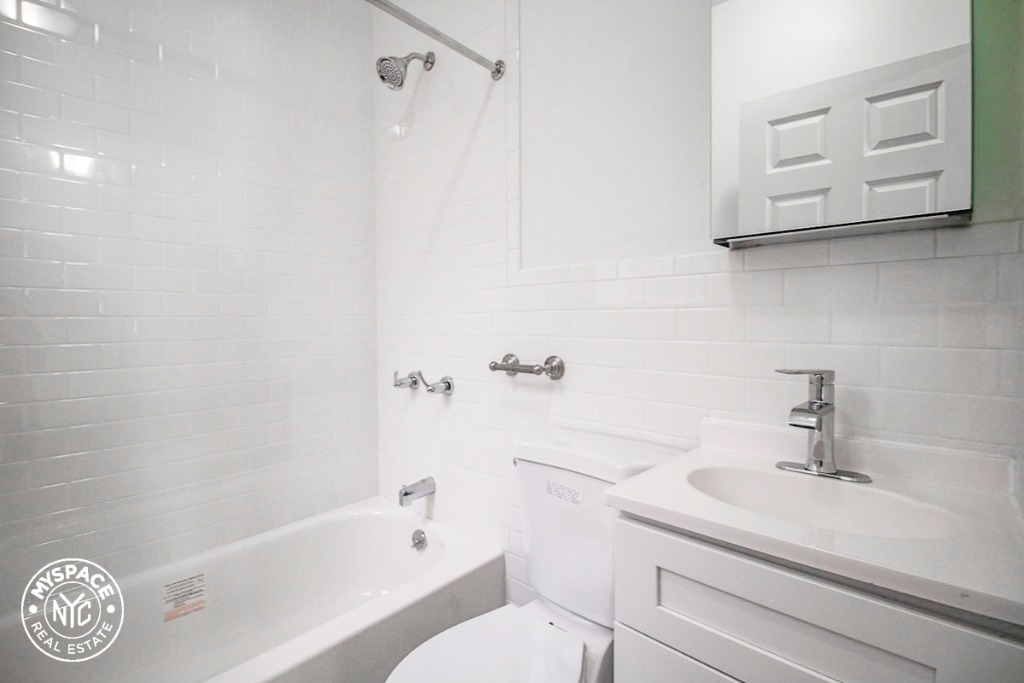 1050 Lafayette Avenue - Photo 2