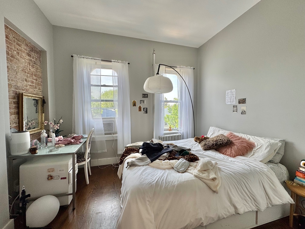 264 Cornelia Street - Photo 7