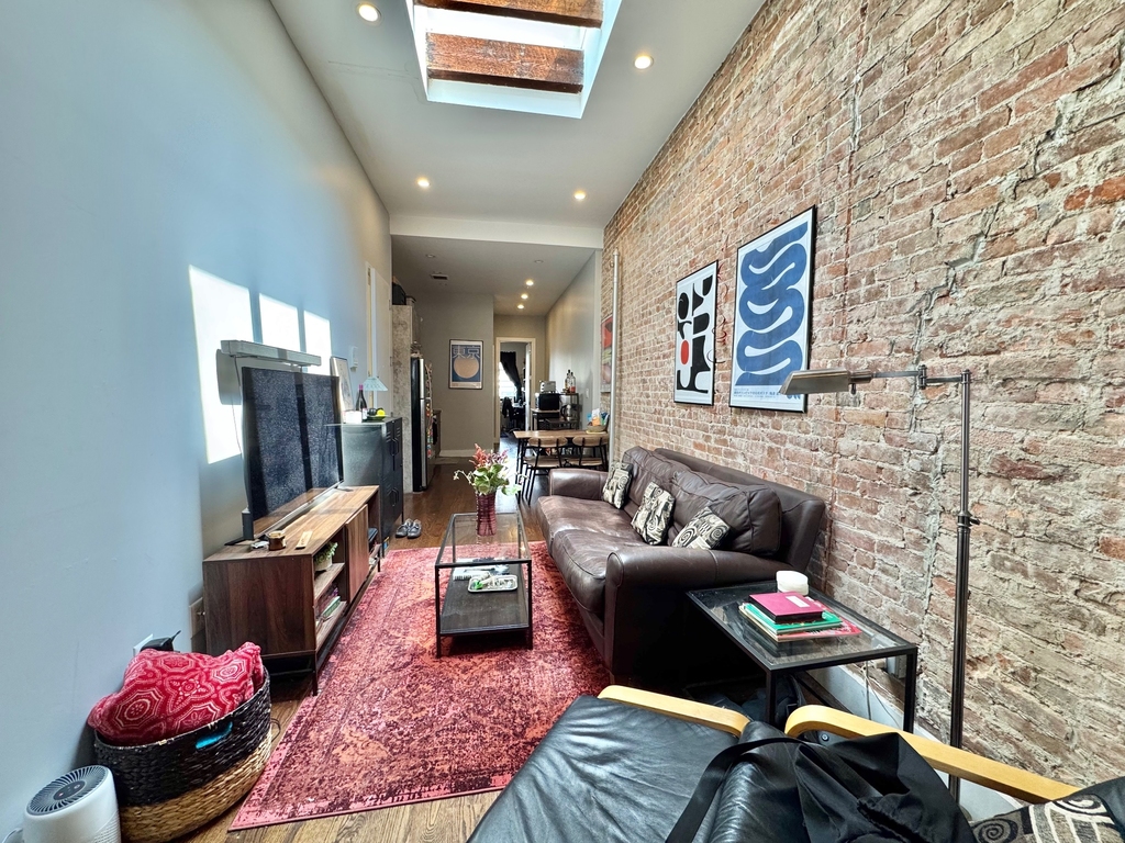 264 Cornelia Street - Photo 6