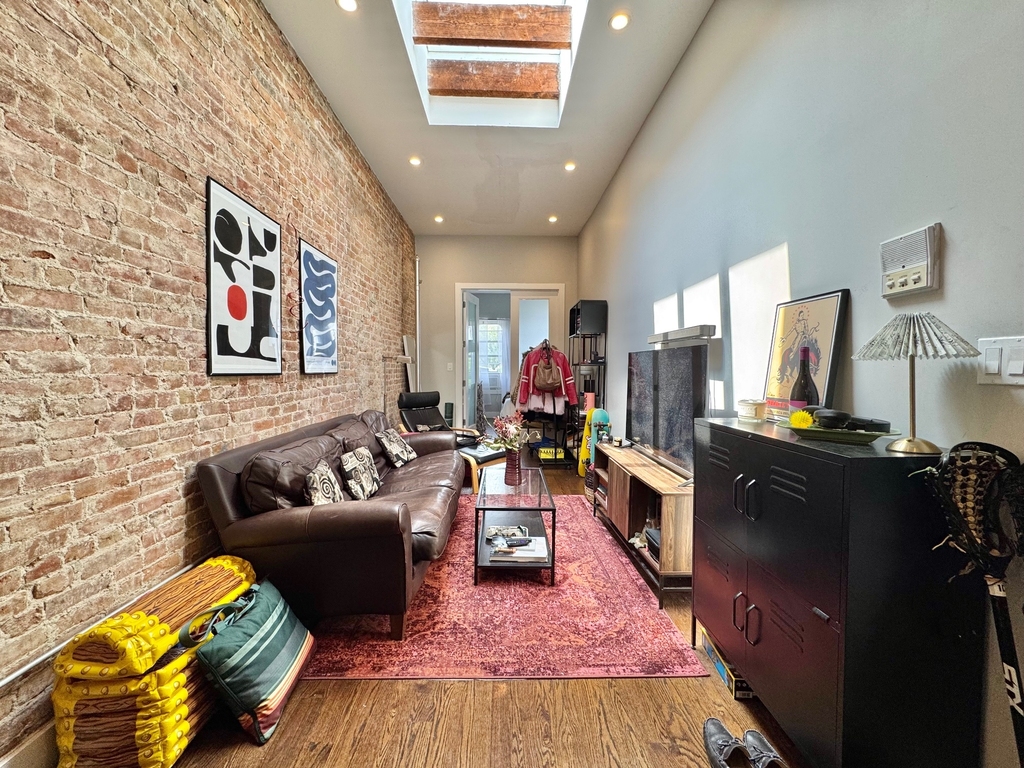264 Cornelia Street - Photo 0