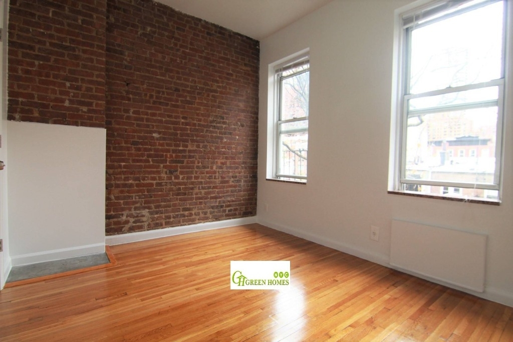 316 East 83 - Photo 2