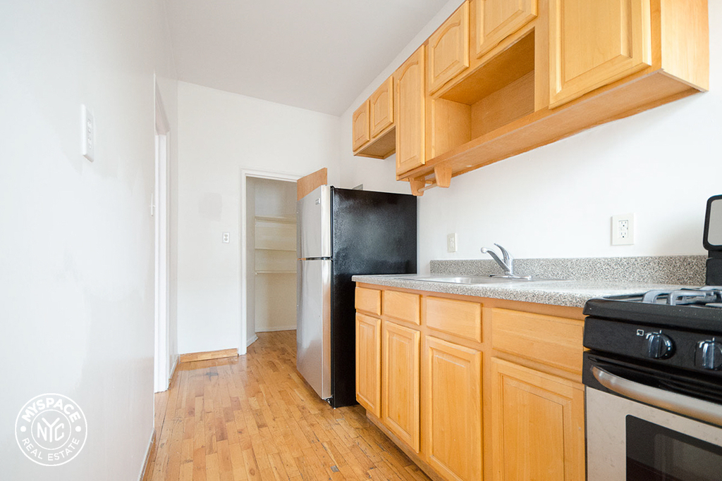 126 Graham Avenue - Photo 1