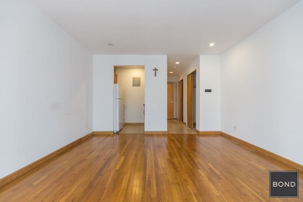 370 West 30th Street - Photo 2