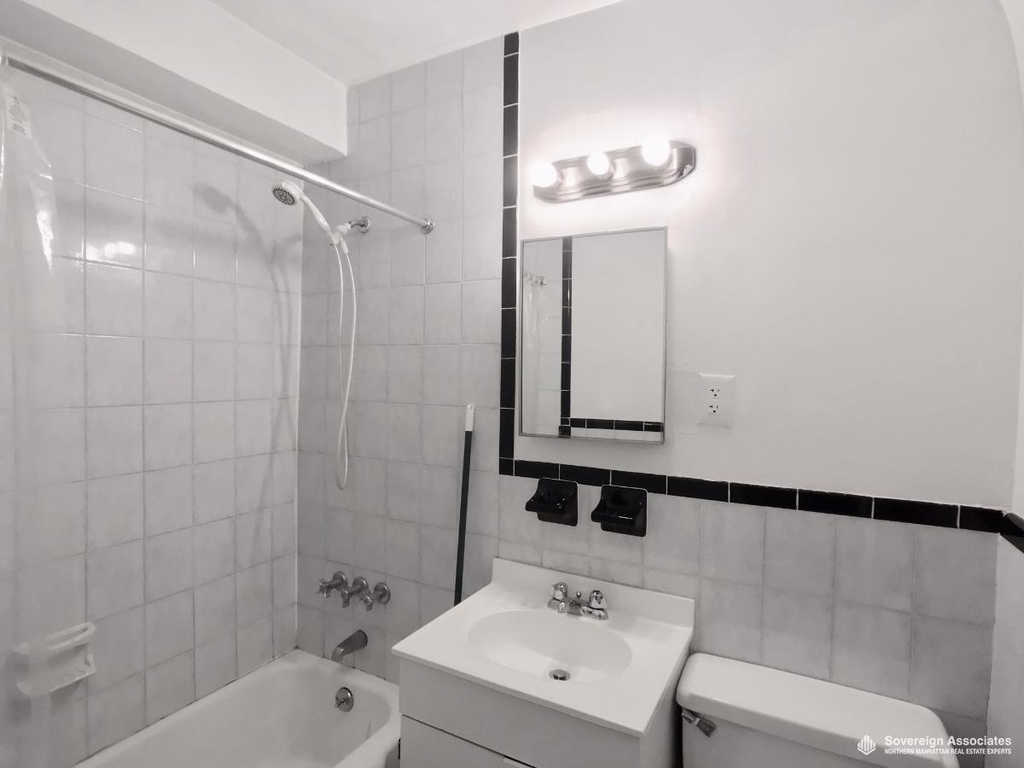 260 West 27th Street - Photo 1