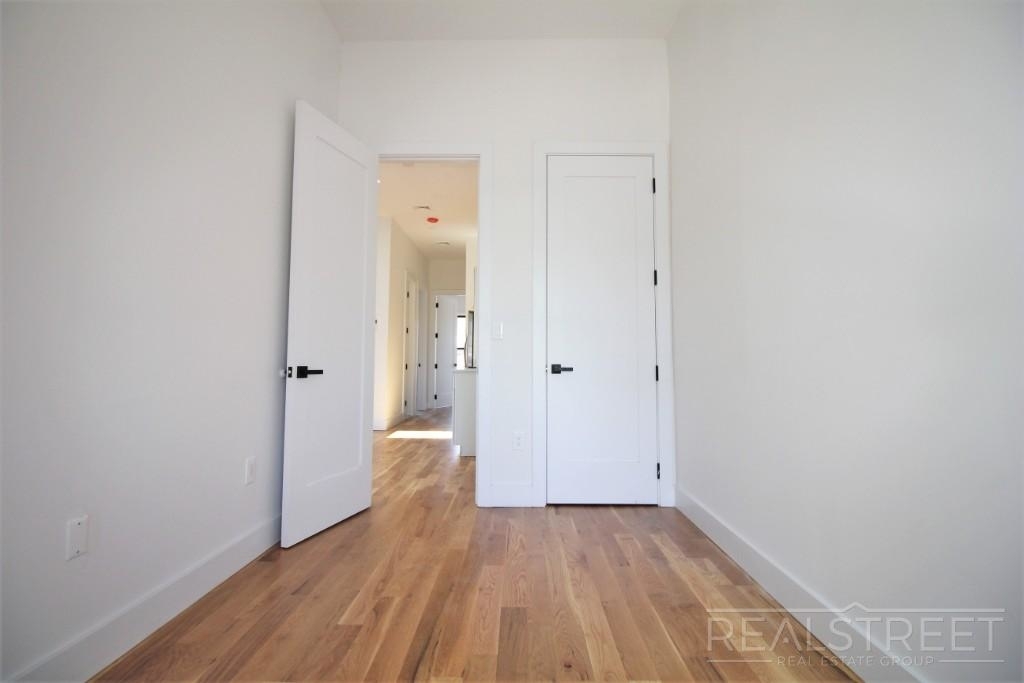 631 Willoughby Ave - Photo 6