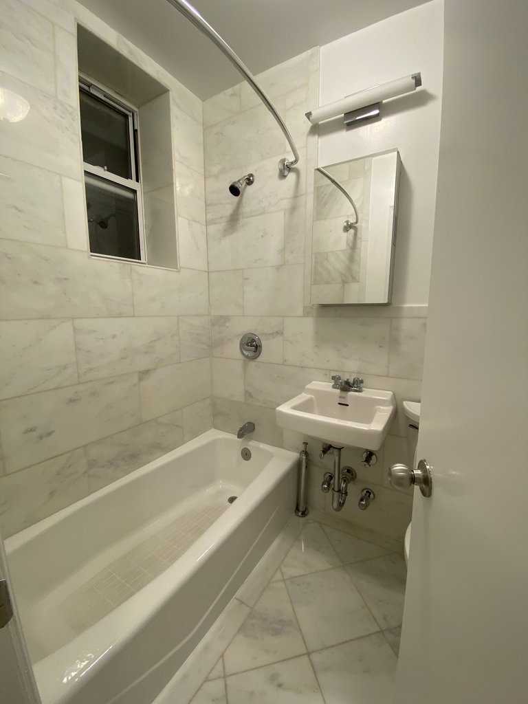 420 East 83rd - Photo 4