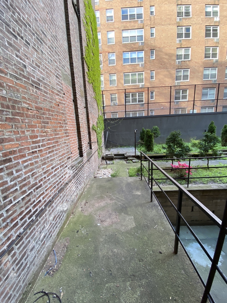 420 East 83rd - Photo 2