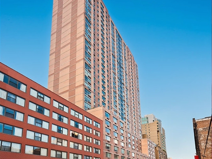 520 West 43rd Street - Photo 8