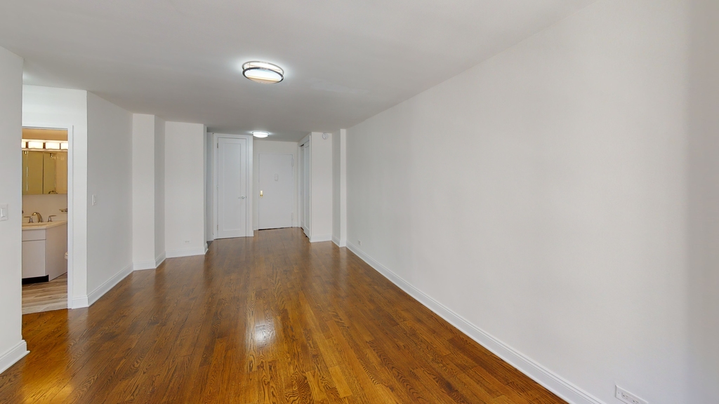 96 Fifth Avenue  - Photo 1