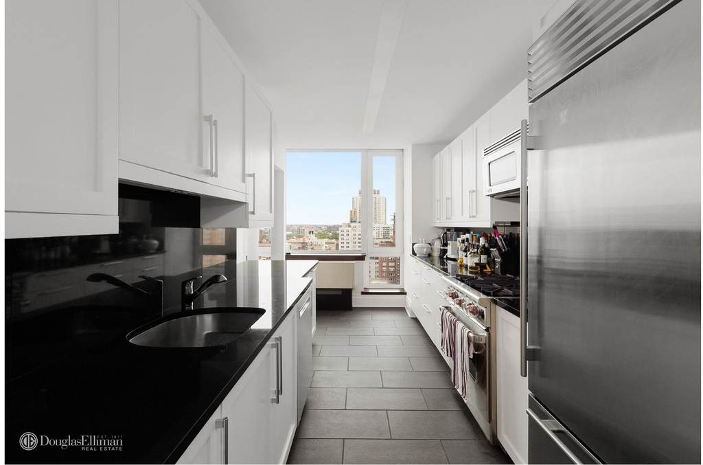 300 East 77th St - Photo 4