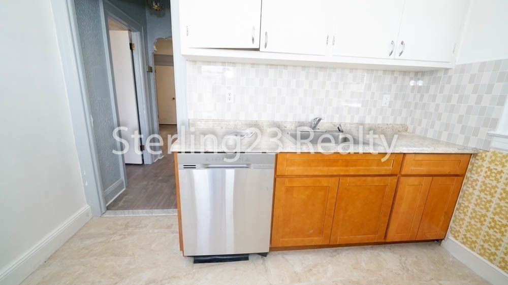 20-44 46th Street - Photo 3