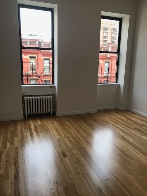 111 West 16th Street - Photo 0