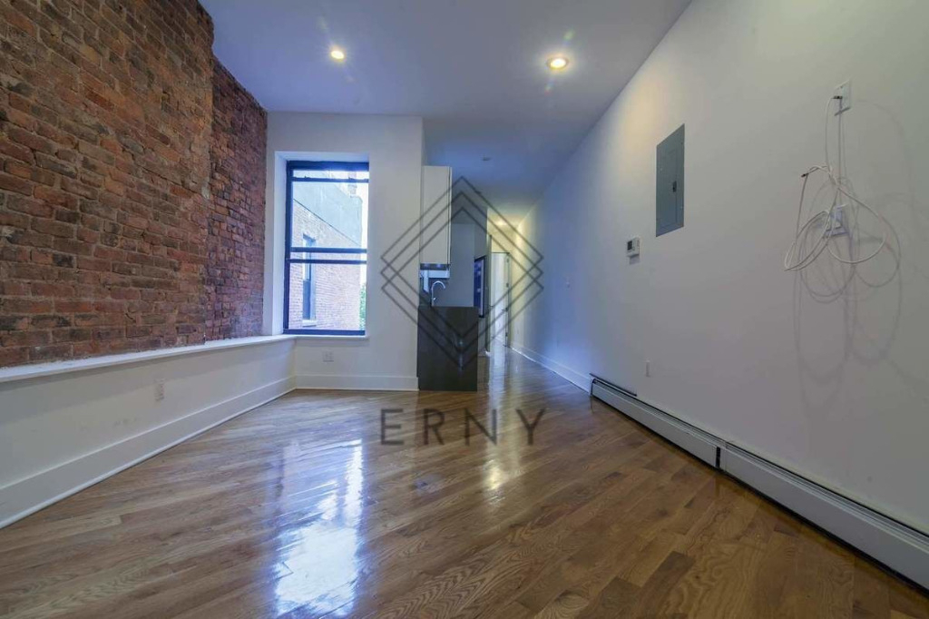 558 Gates Ave Brooklyn, NY 11221 - Photo 2