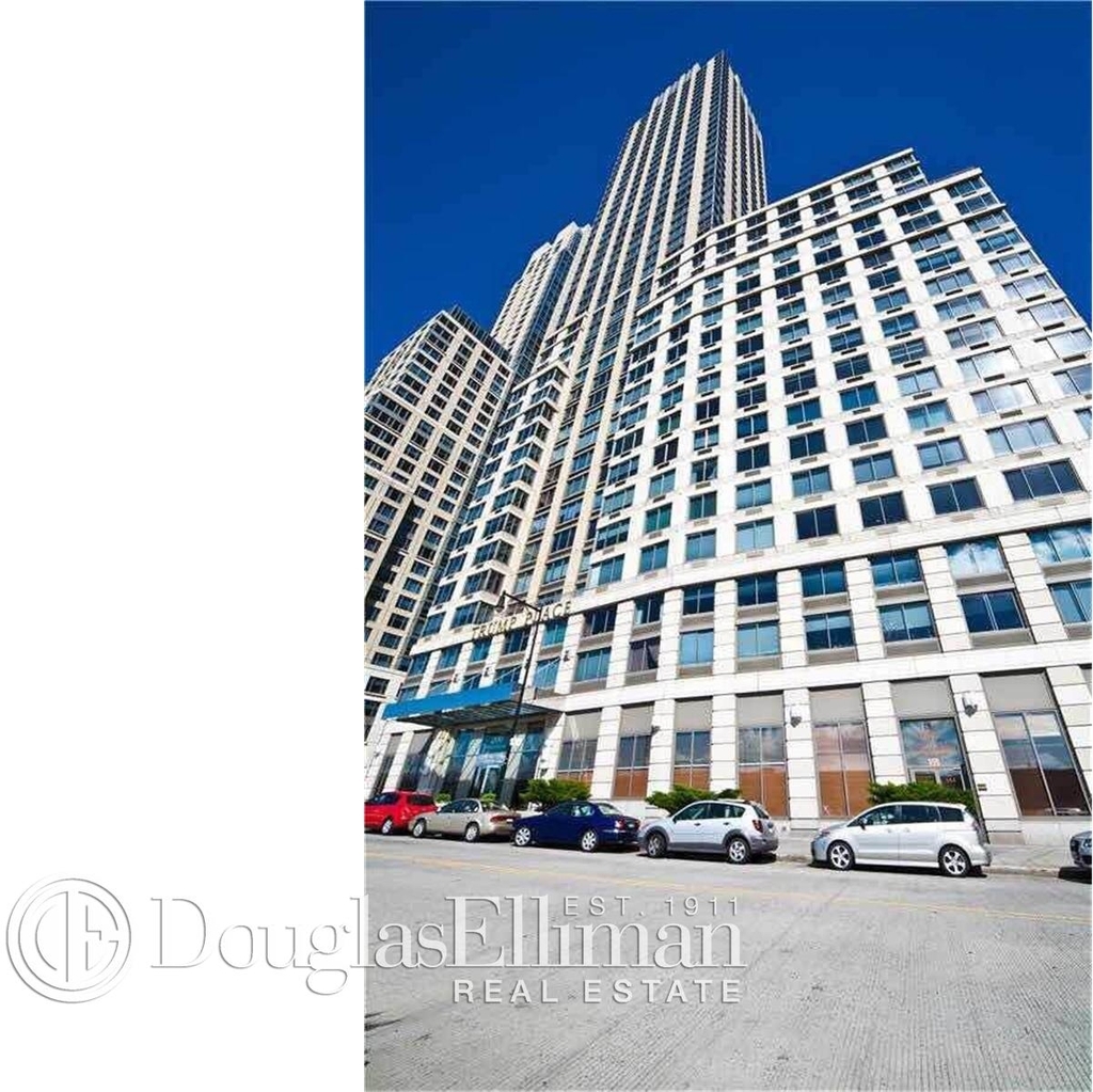 200 Riverside Boulevard - Photo 11