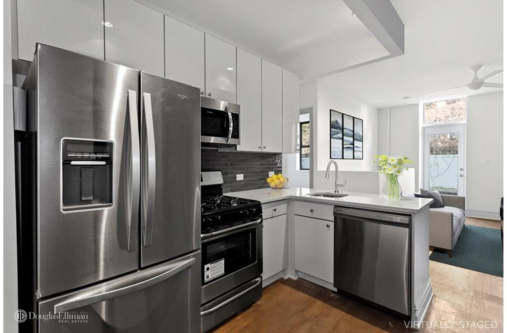 115 Greenpoint Avenue - Photo 2