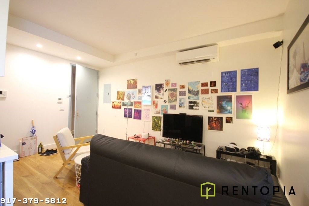 810 Flushing Ave - Photo 2