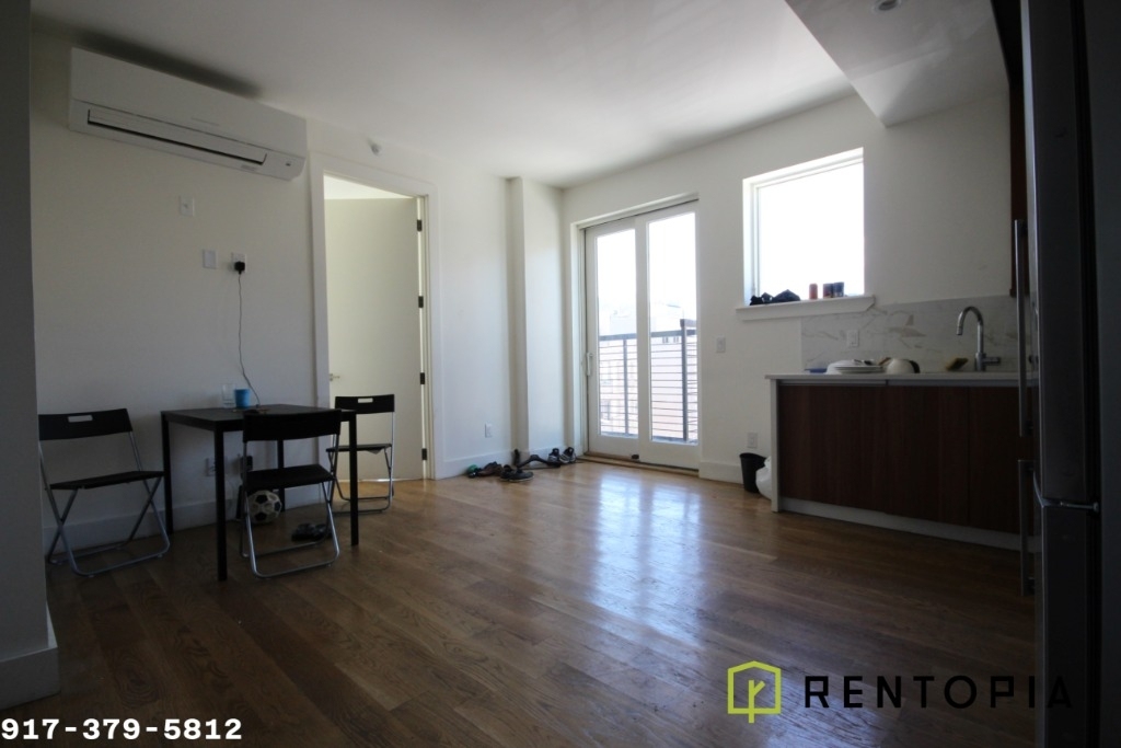 810 Flushing Ave - Photo 3