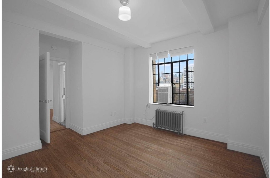 433 West 21st St - Photo 4