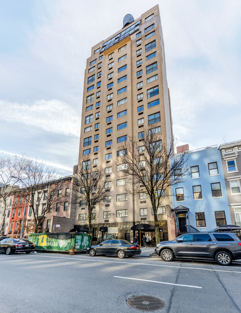 312 East 30th Street - Photo 8