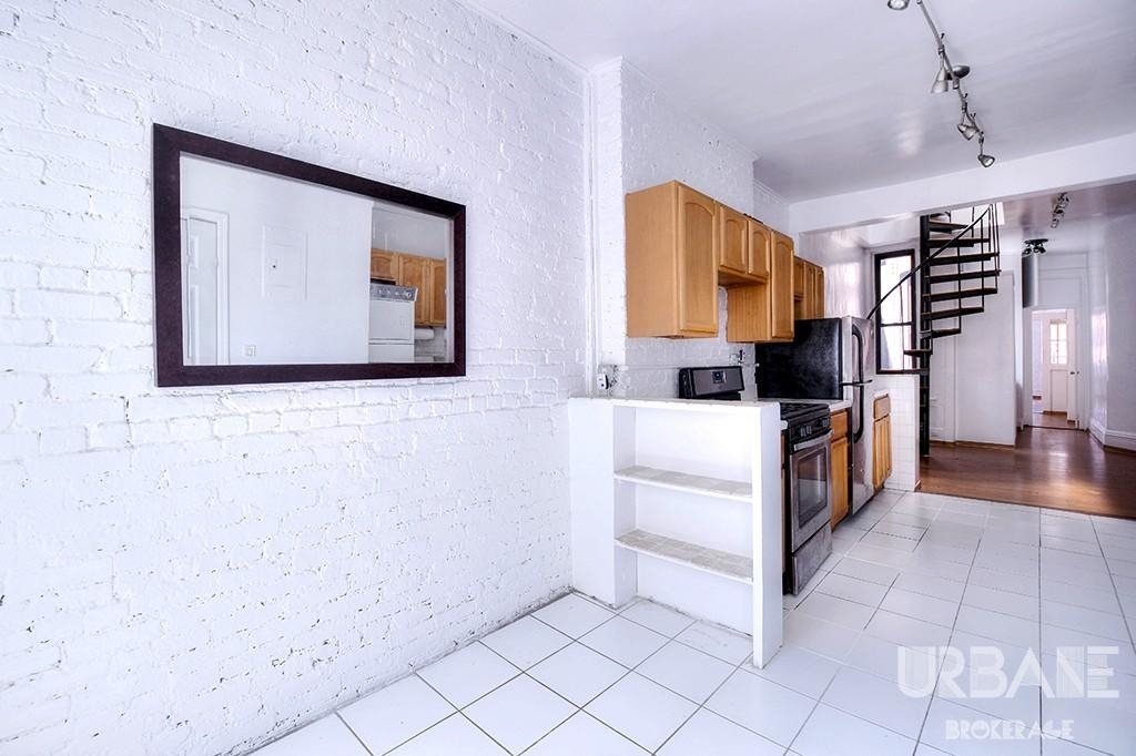 526 East 83rd Street - Photo 4