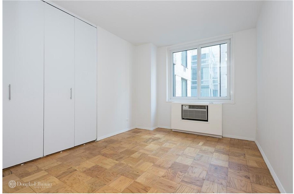 230 West 55th St - Photo 2