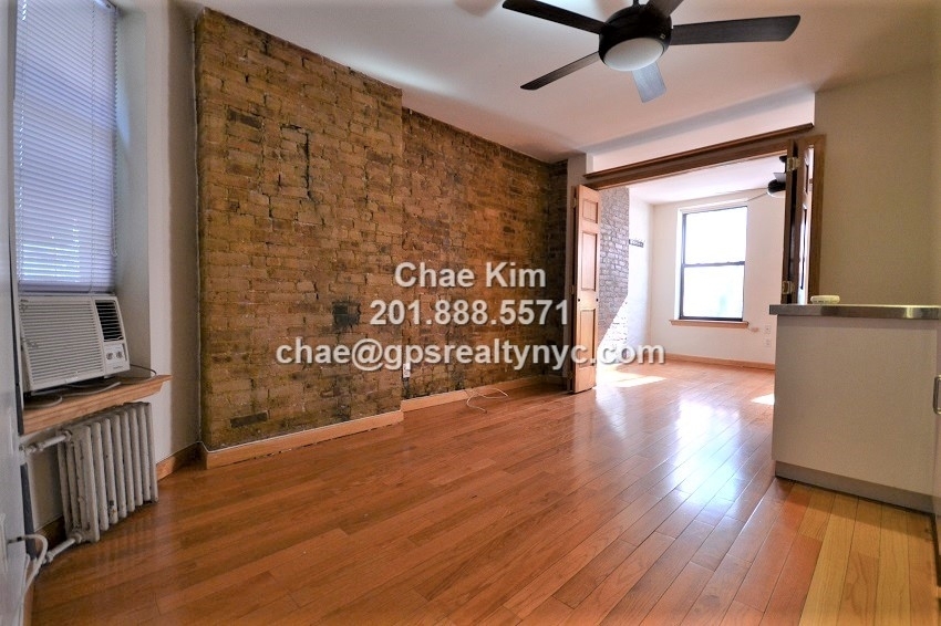 529 West 48th Street - Photo 1