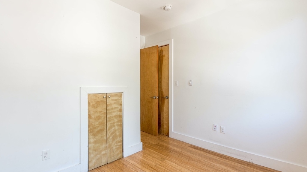 834 Metropolitan - Photo 1