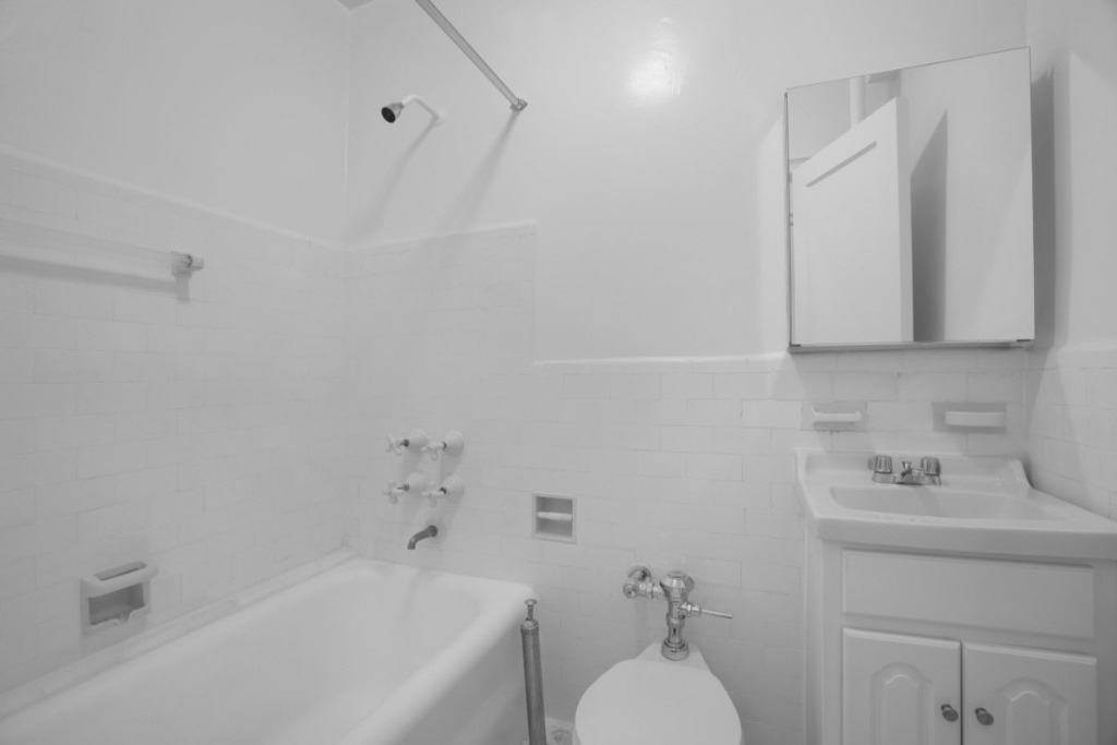 208 West 23rd Street - Photo 2