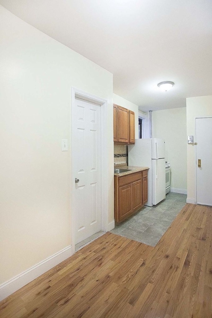 127 East 102nd Street - Photo 4