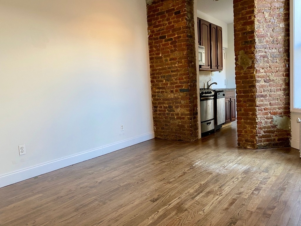 215 East 4th Street - Photo 1