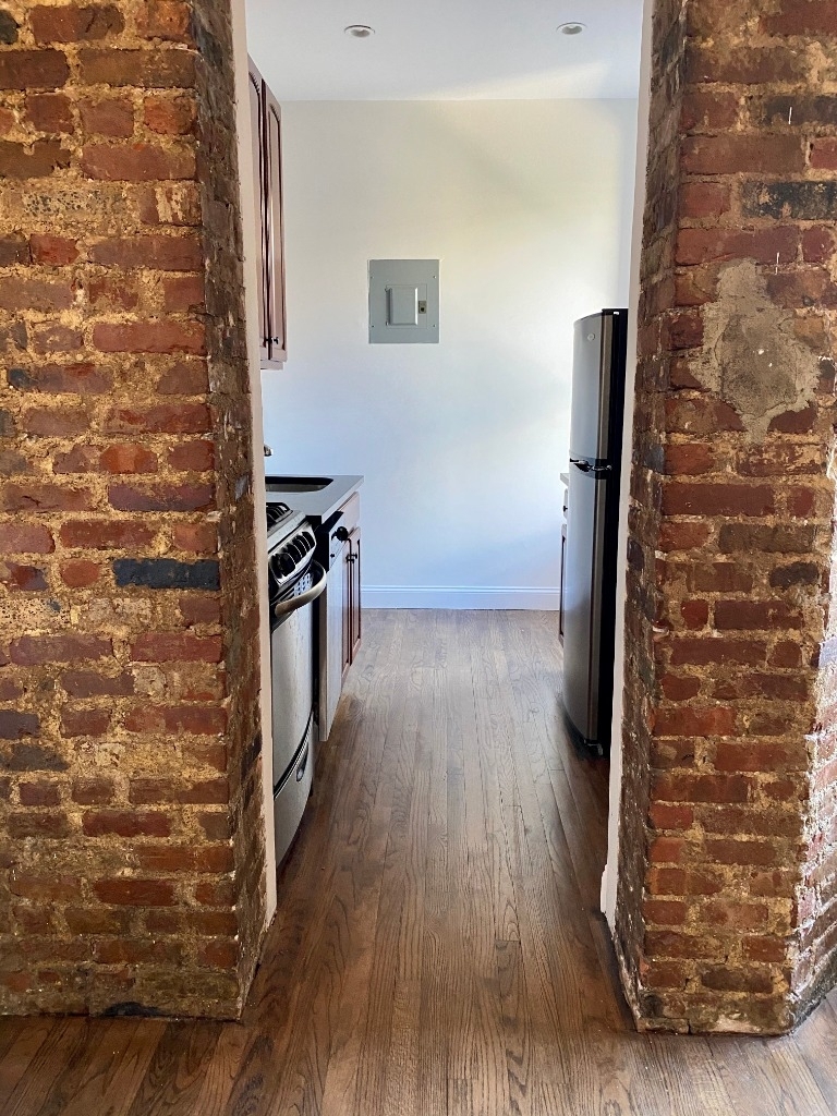 215 East 4th Street - Photo 2