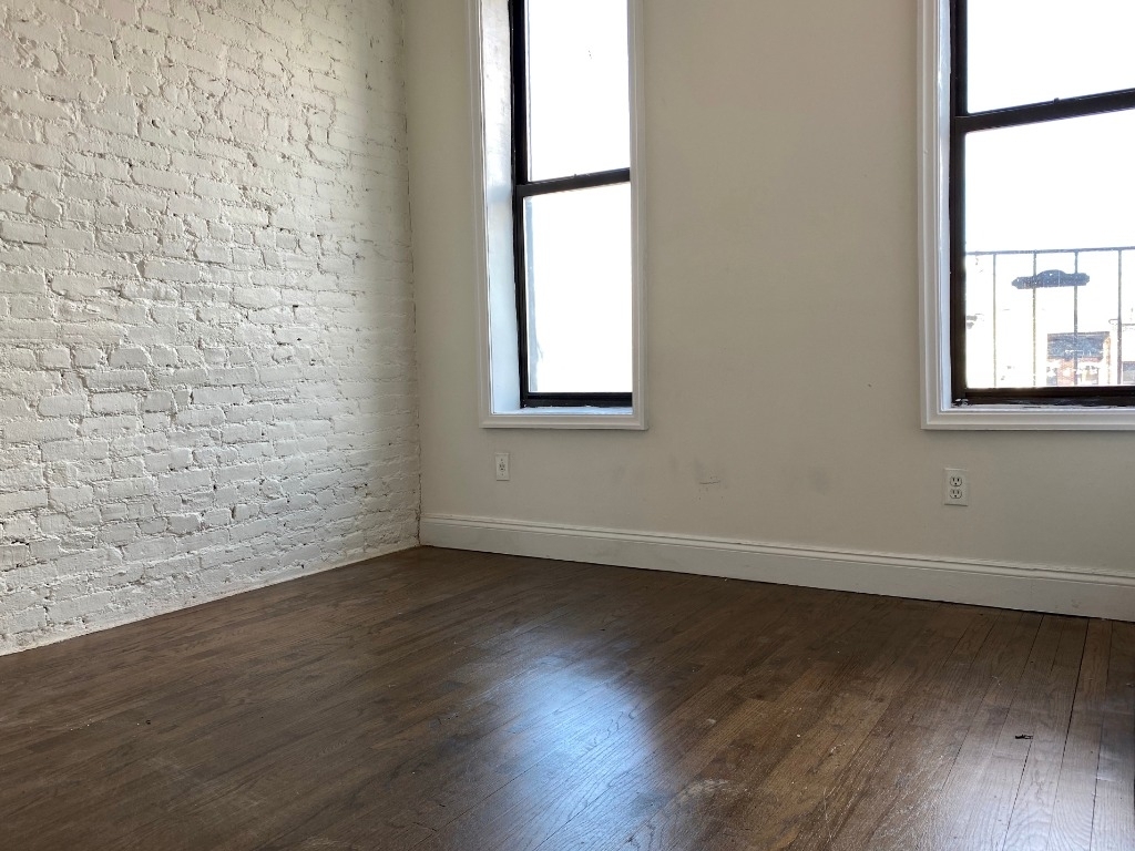 215 East 4th Street - Photo 5