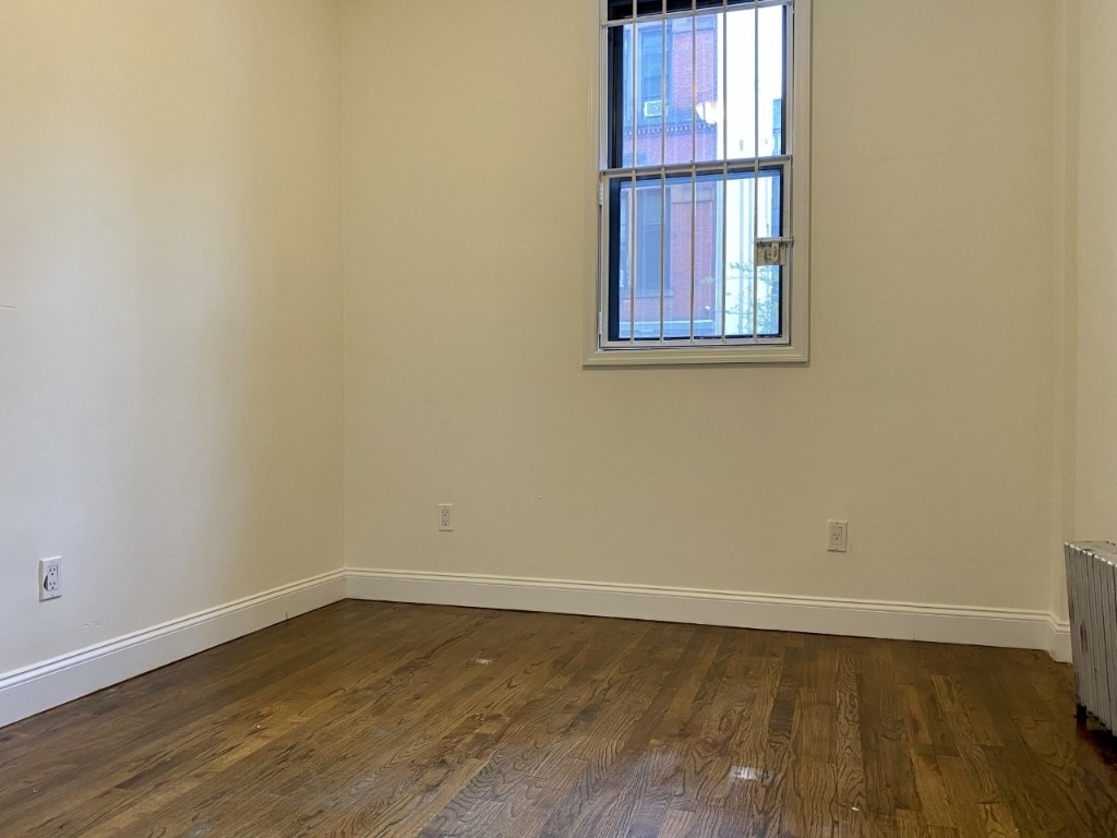 215 East 4th Street - Photo 8