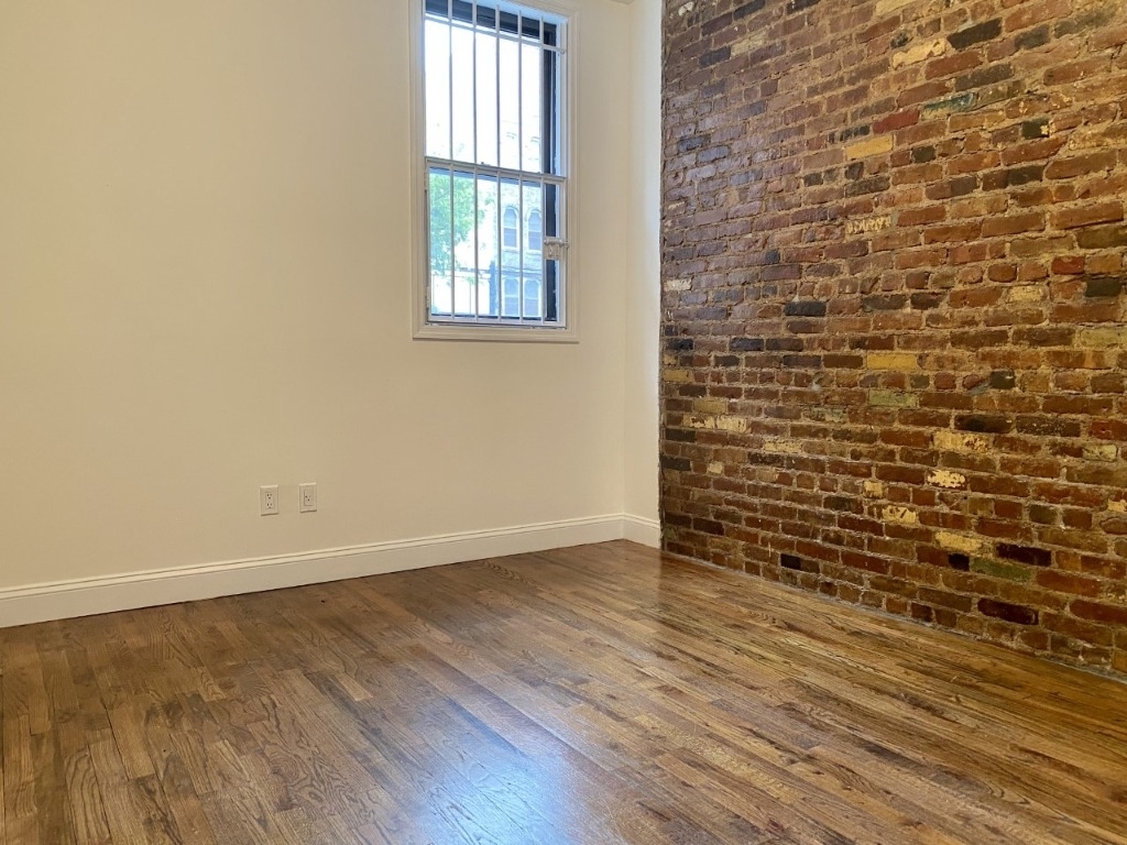 215 East 4th Street - Photo 5