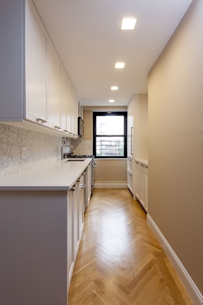 East 86th Street - Photo 2