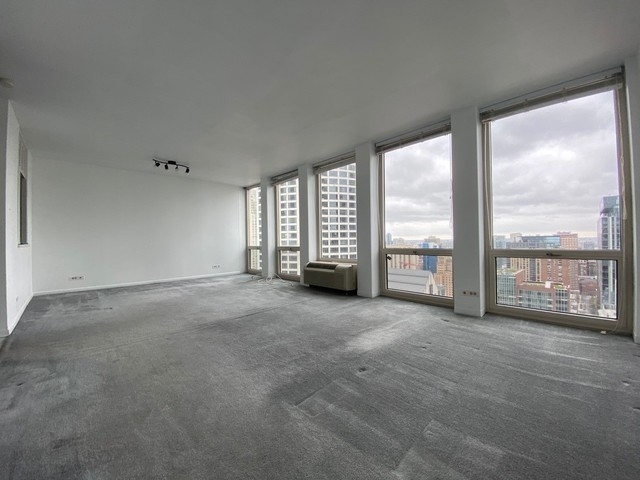 111 East Chestnut Street - Photo 2